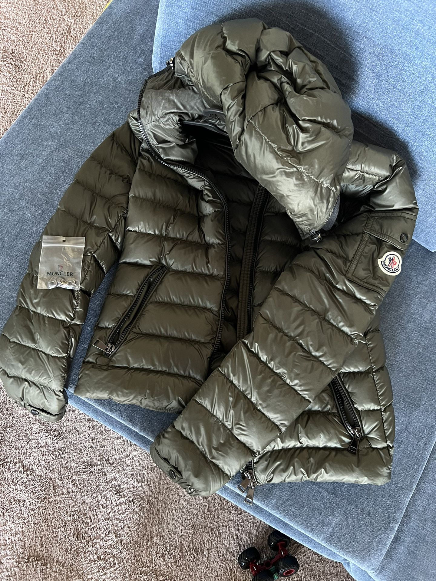 Rare Color. Moncler Bles Short Parka 