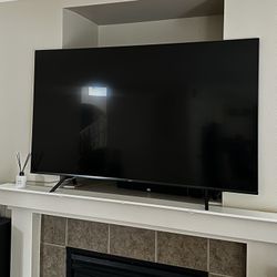 SAMSUNG Smart TV (moving Out Sale)