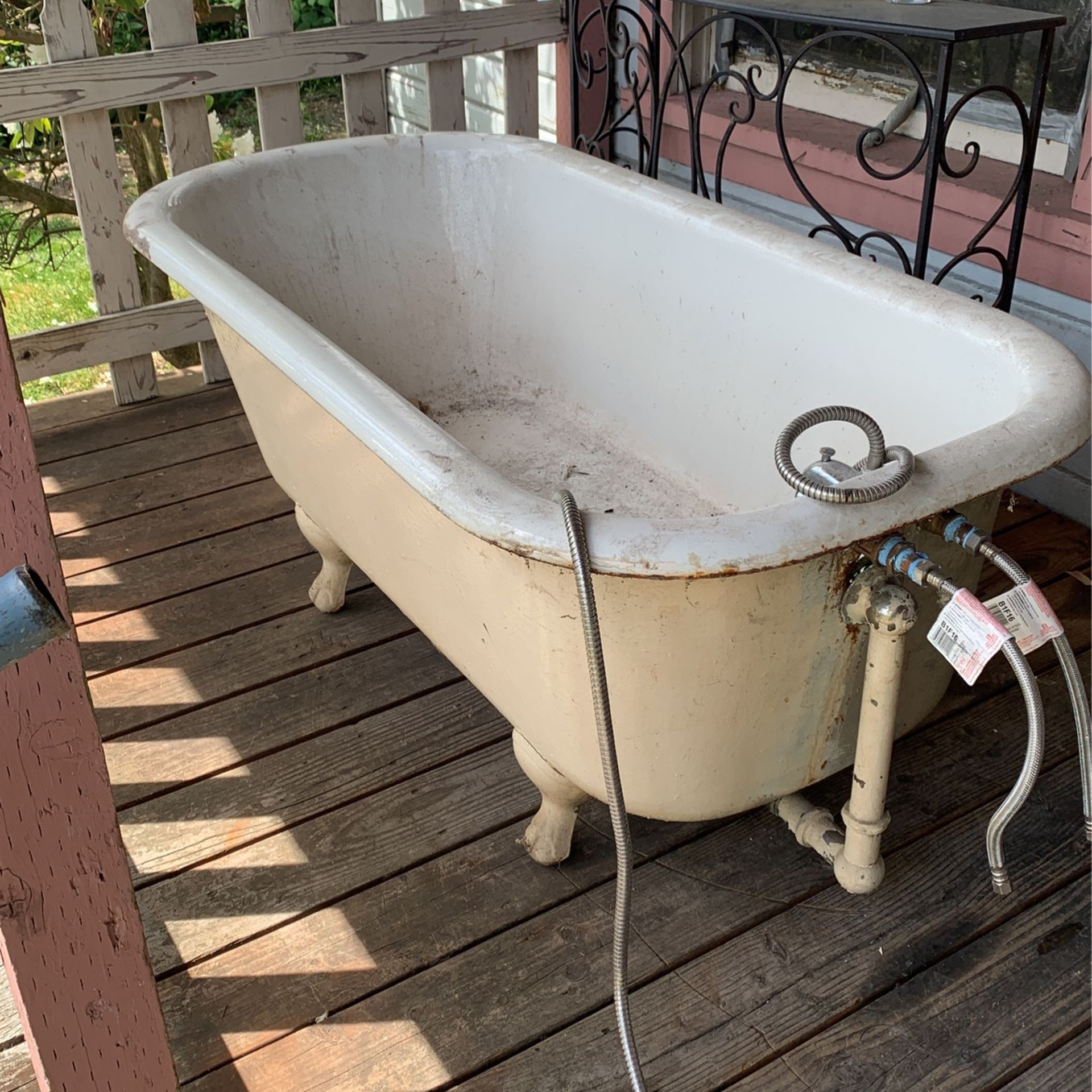 Old cast iron tub for Sale in WA OfferUp