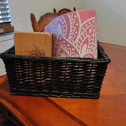 YOGA MATE &  YOGA BLOCK & BASKET,    ALL ONE $-6    PICK ⛏️ UP ONLY