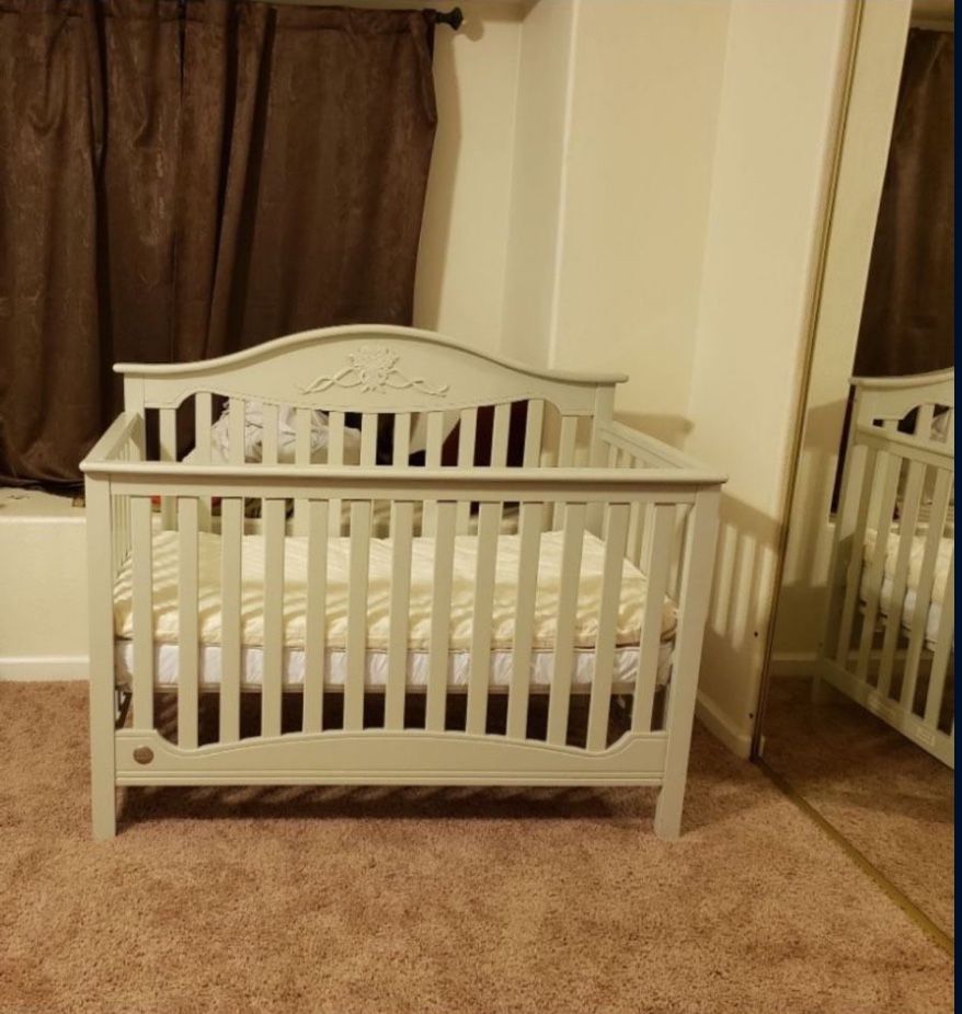 Baby crib 