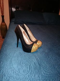 woman heels size 7 in half