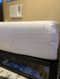 Qeen Size Memory Foam Bed