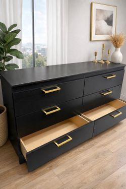 Beautiful black six-drawer dresser with glides🆕