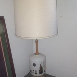 Vintage Porcelain Chinese Lamp.