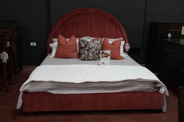 Slater King Upholstered Bed — Whittemore-Sherrill (Rust)
