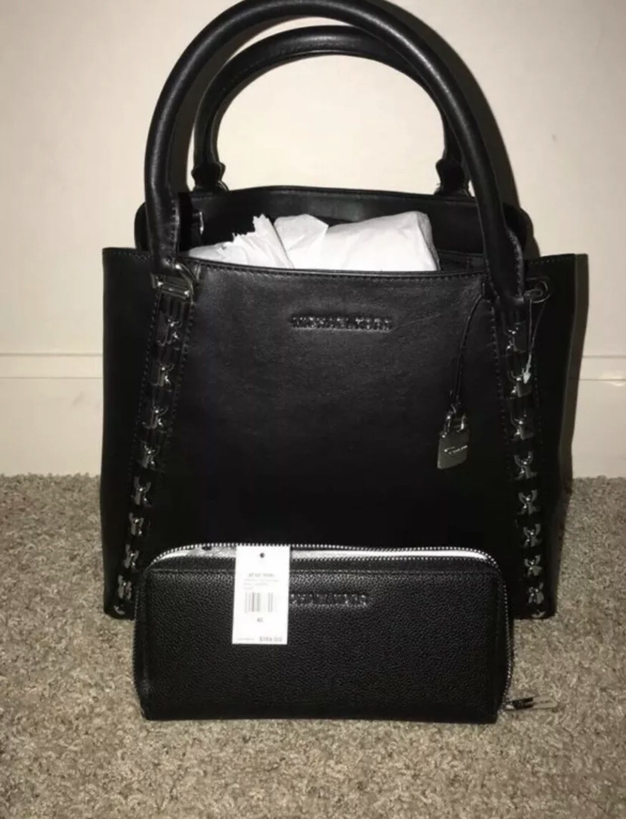 Michael Kors Sadie Lg grab bag Black w/ matching Jet set travel Wallet