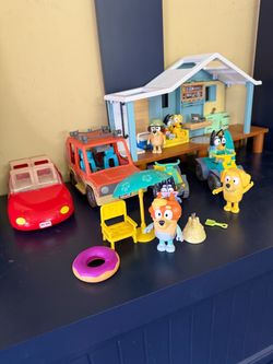Bluey character set w/ accessories