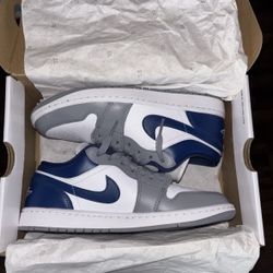 Air Jordan 1 Low Women’s Size 9