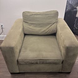 FREE Beige Love Seat Couch(PICK UP ONLY)