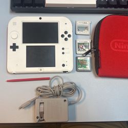 2DS + Bag + 3 Games