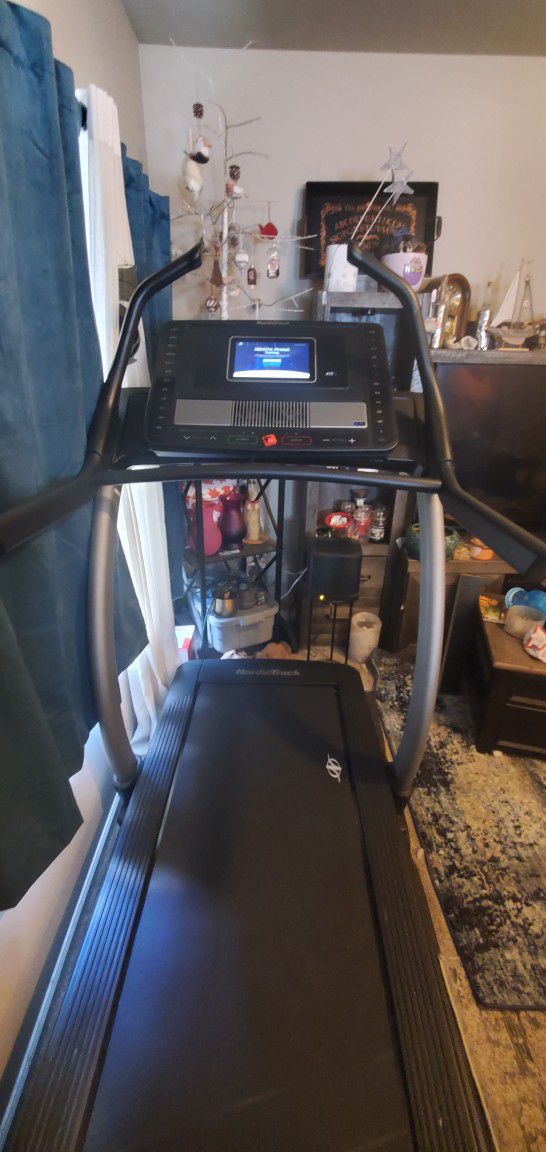 $800 OBO Nordictrack Commercial Treadmill