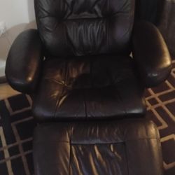 Lane Black Leather Swivel Recliner With Ottoman