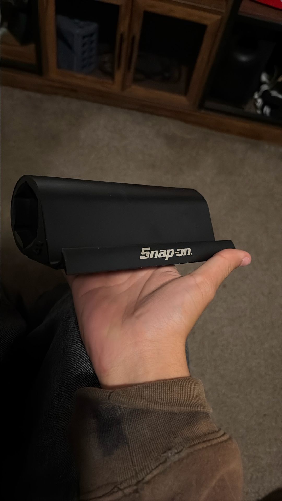 Snap-on Bluetooth Speaker 