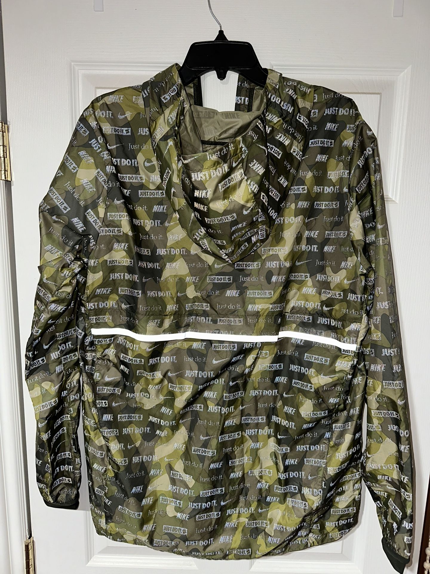 NWT Men's Nike Shield Ghost Flash Men's Running Jacket in