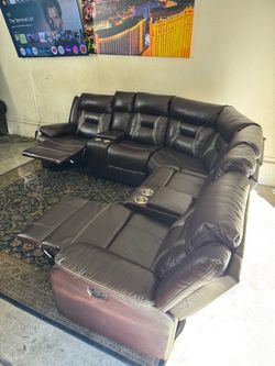 * Like New * Ashley Furniture 7pc Modular Reclining sectional sofa ( Free Delivery )