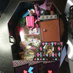 Monster High Coffin Carry Case With Accessories 
