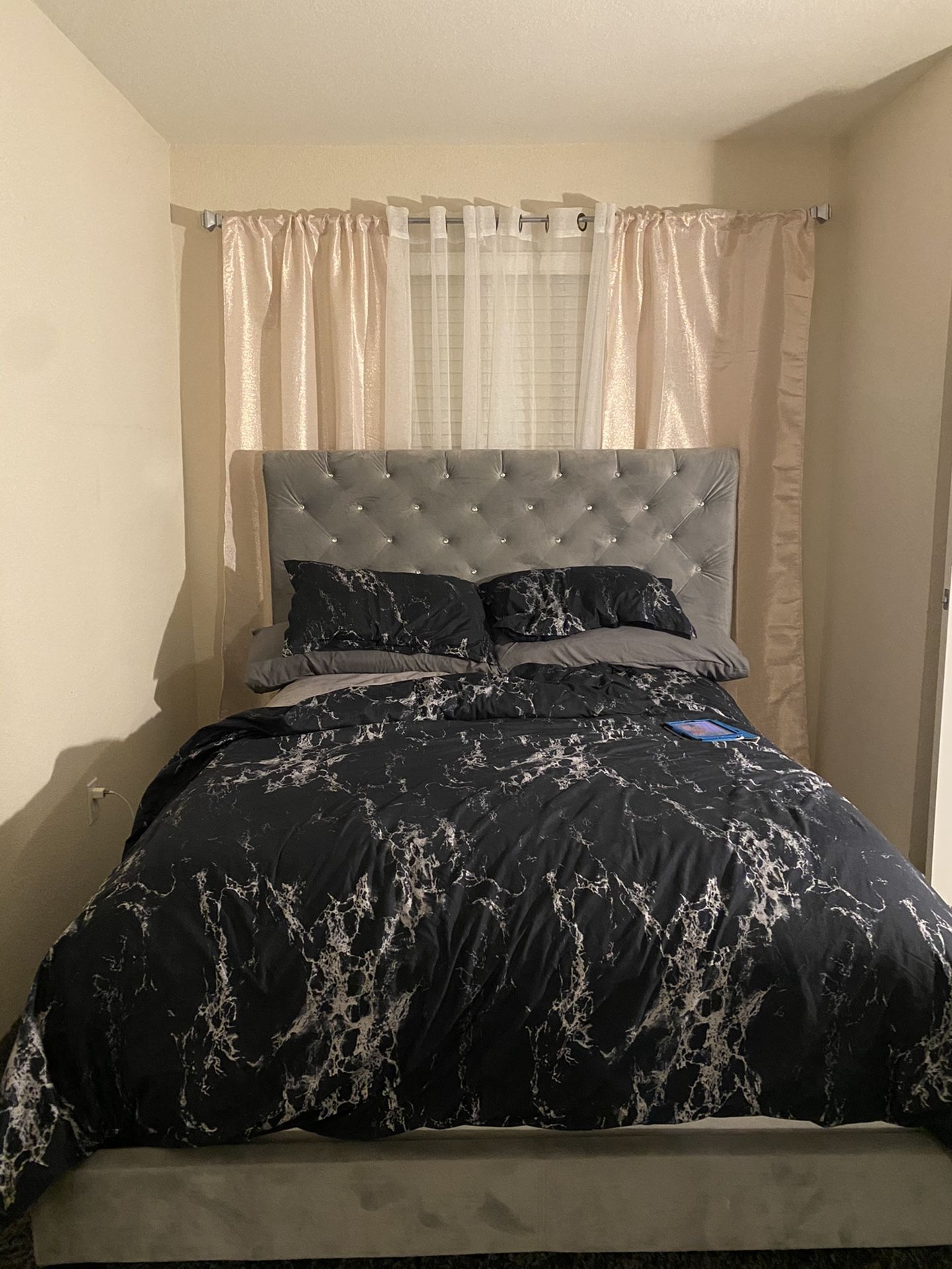 Queen Tufted Bed (Frame Only)