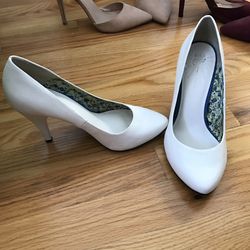 White Zara pumps heels size 6.5