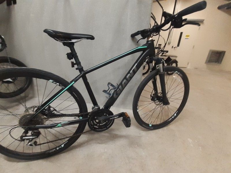 Giant mountain bike, med. frame