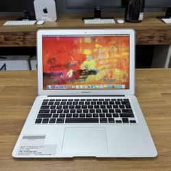 13" MacBook Air * 1.8Ghz Intel Core i7 * 128GB SSD * 4GB RAM * Excellent Condition 
