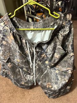 Men’s Camouflage Leaf Print Shorts Size XL