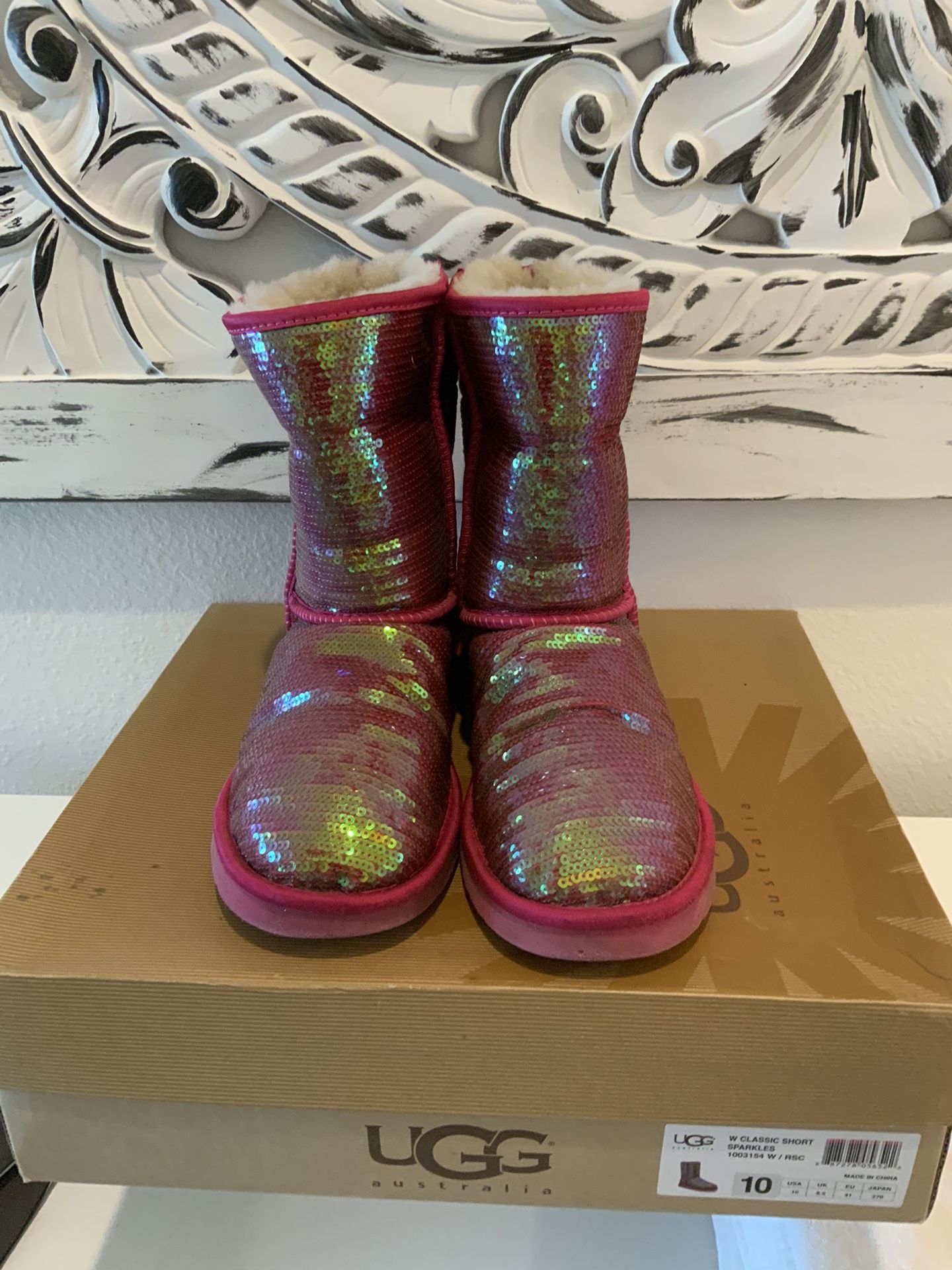 UGG Boots W Classic short sparkles 1003154 w/ RSC Size 10. Ladies Boots