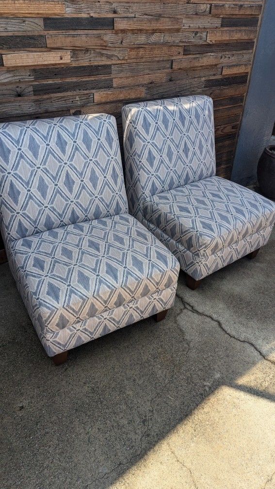 Small Couch Can Put Together Or Separate 