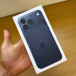 ✔️ Brand new / never used ✔️ iPhone 17 – 512GB storage ✔️ Factory unlocked (remove if yours isn’t) ✔️ No scratches, no marks ✔️ Perfect condition, sea