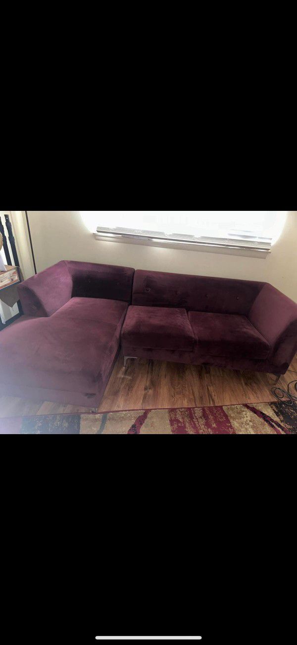 Selling Living Room Set/decor