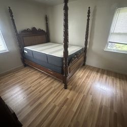 4 Piece Solid Wood Queen Bedroom Set