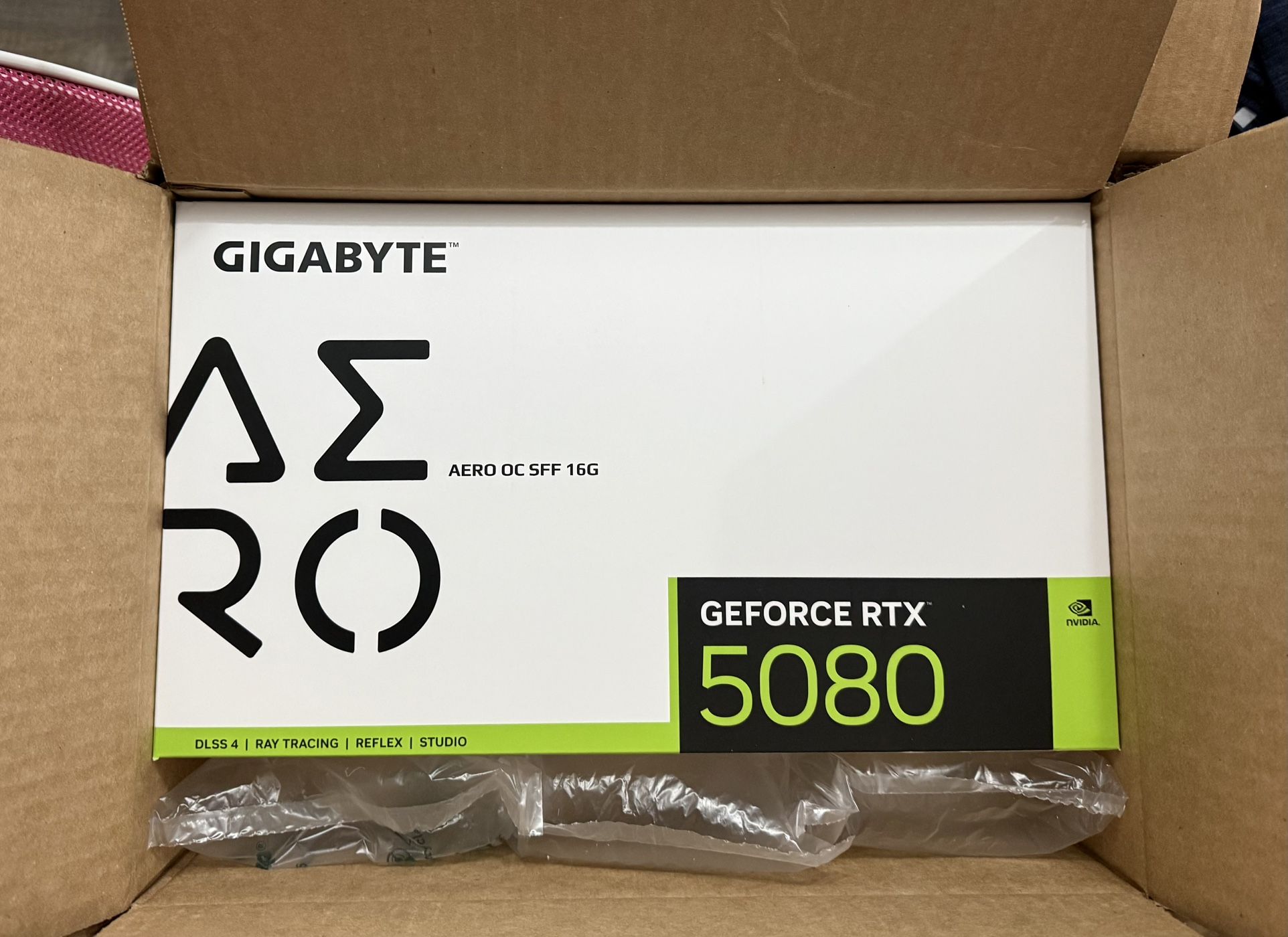 GeForce RTXâ„¢ 5080 AERO OC SFF 16G GPU Graphics Card White