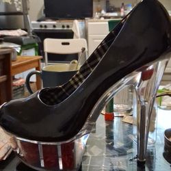 STILETTOS BLACK PATENT LEATHER sz9