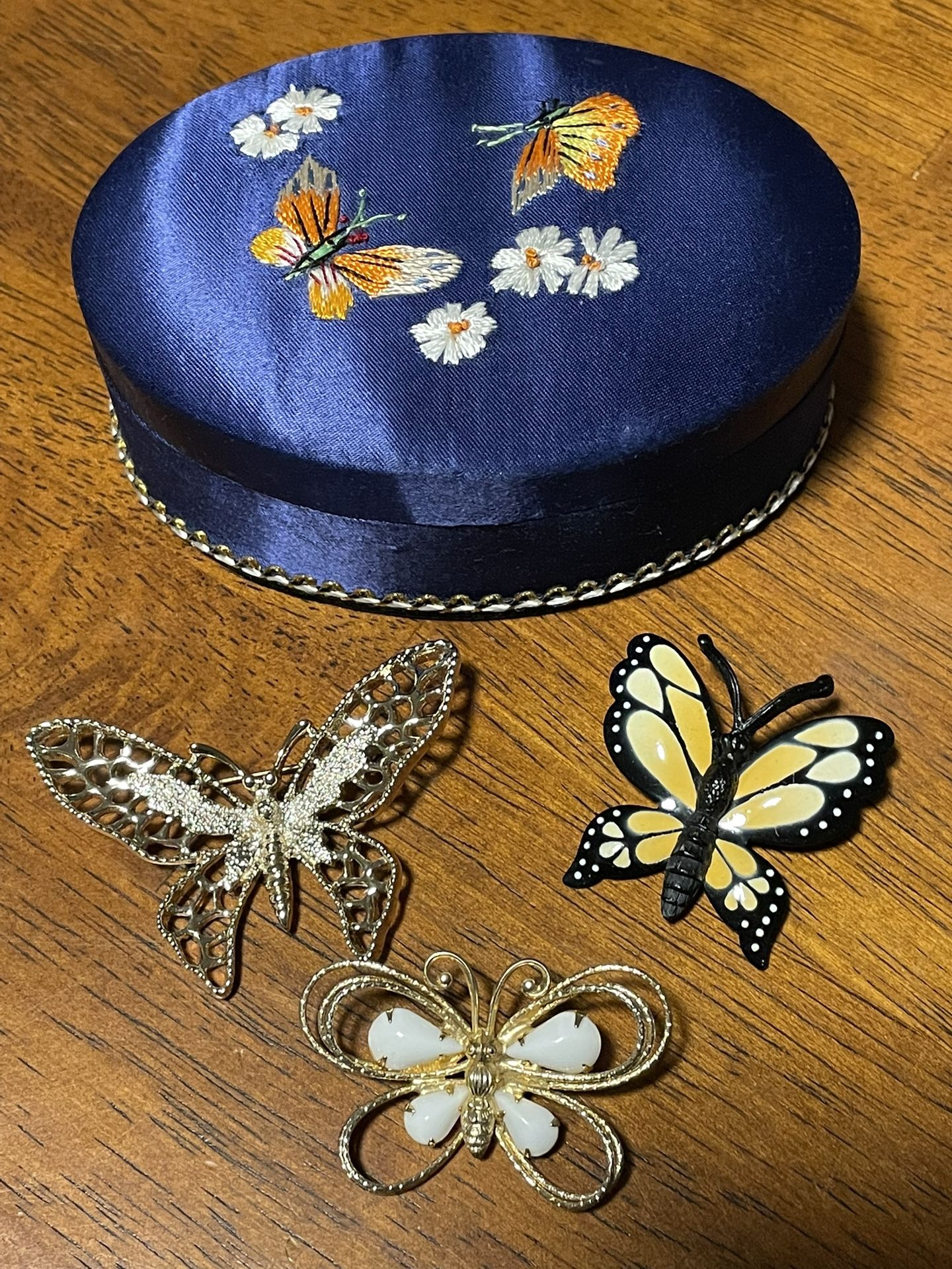 Brooches And Pins