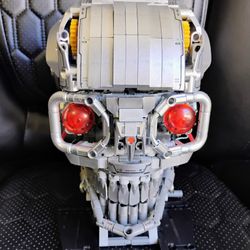 Sathibi Mechanical Skull Building Block Set – Light-Up Eyes, Moving Jaw & Swivel Head