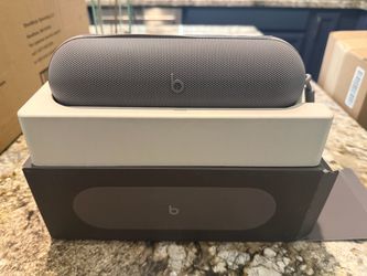 Beats Pill x Kim Kardashians Speaker