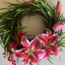 Brand New- Beautiful  Lilies Door Wreath  💐