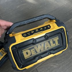 DEWALT - Altavoz Bluetooth de 20V MAX