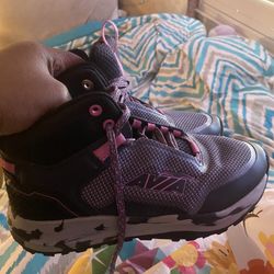 Avis Hiking Boots