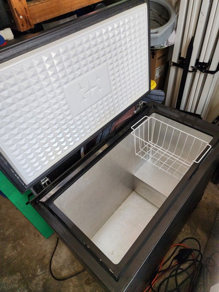 FREE Igloo Freezer 10ft (doesn't freeze)