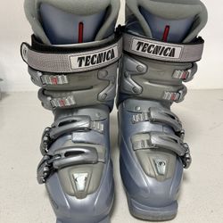 Técnica Size 6-6.5 Women’s Ski Boots
