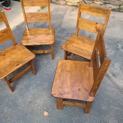 Wooden Antique Chairs 4x (Offers accepted)