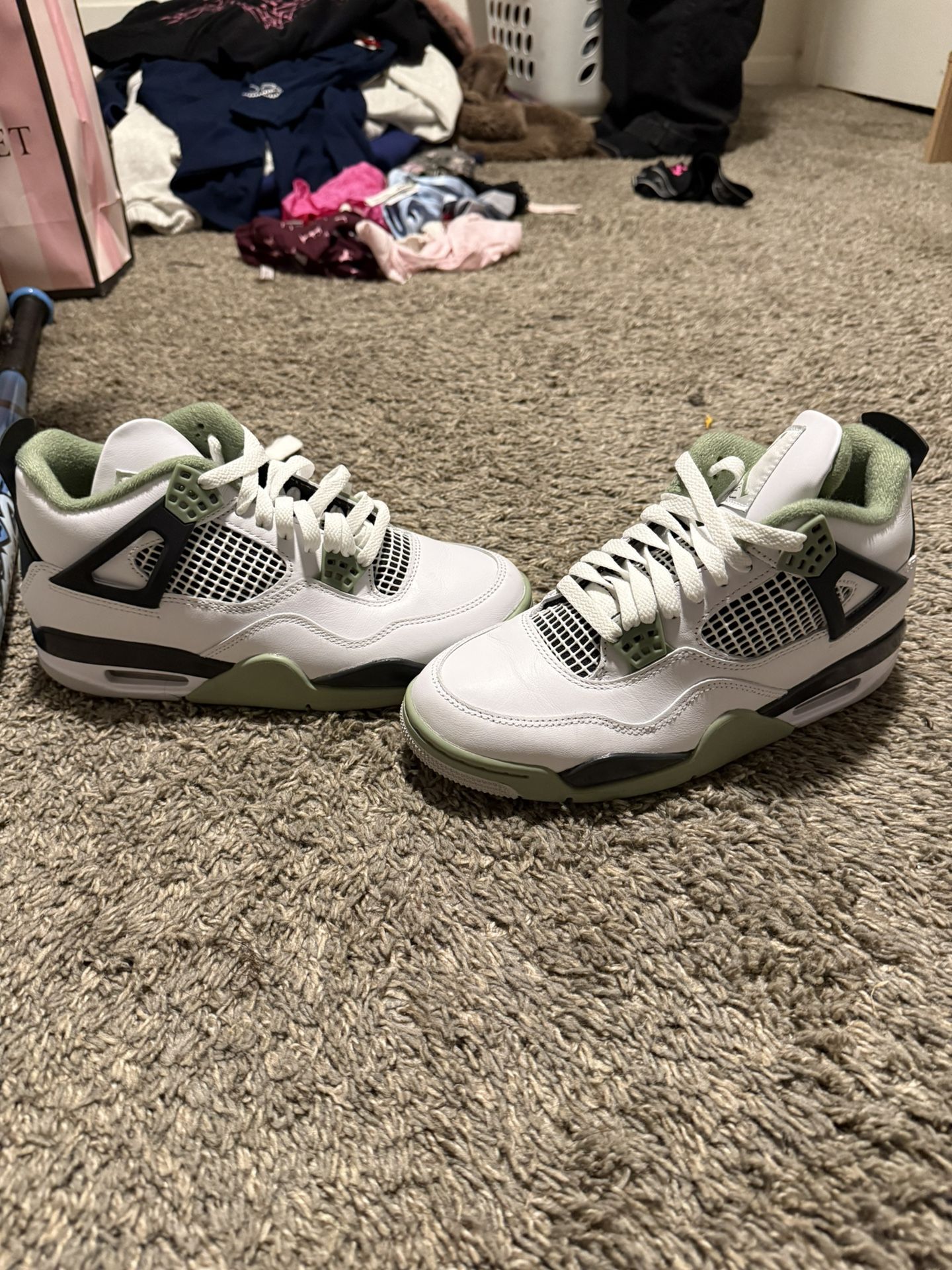 Jordan retro 4 seafoam