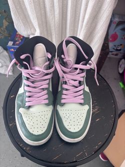 Jordan’s size 7y 8 Women pre-owned