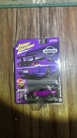 RARE CHASE 2000 Nissan Skyline GT-R (BNR34) Purple Metallic Limited Edition to 2400 pieces Worldwide 1/64 Diecast Model Car by Johnny Lightning
