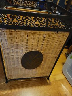 Laundry hamper