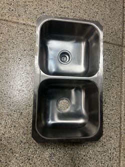 Like New Kohler Sterling McAllister 32” Stainless Steel Undermount Double Bowl Sink