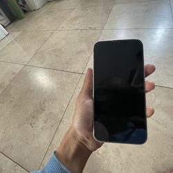 iPhone 16e 128GB - Like New (100% Battery / 56 Cycles) + Free OtterBox