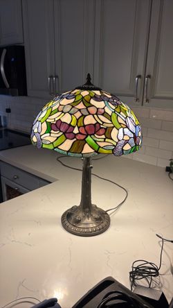 Tiffany Style Stained Glass Table Lamp – Excellent Condition