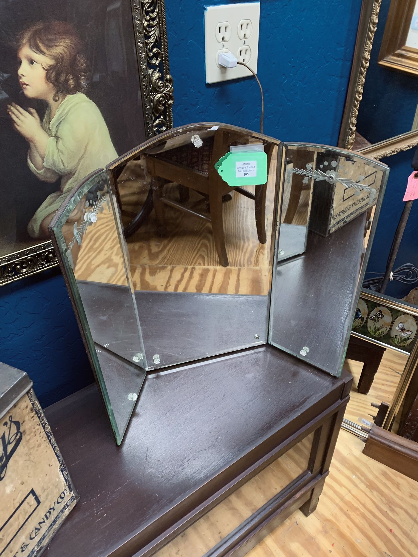 Antique Etched Tri Fold Mirror